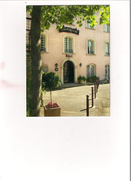 Les Echevins Hotell Tarascon Exteriör bild